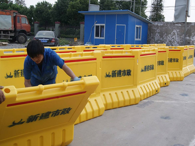 臺州塑料注水護欄廠(chǎng)家