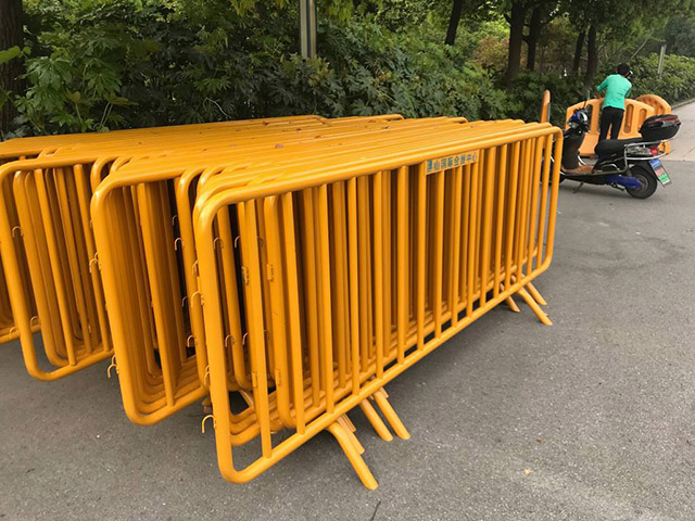 道路交通移動(dòng)護欄