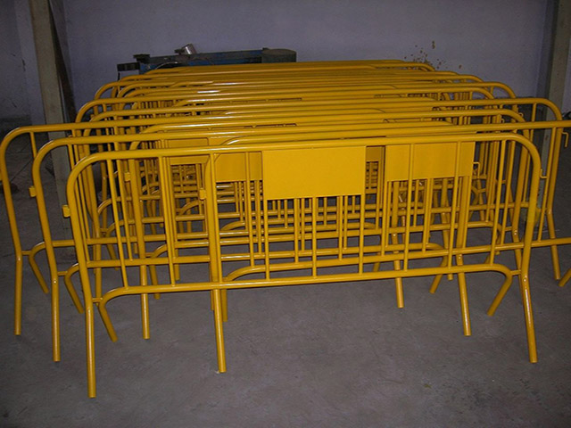 高性能移動(dòng)護欄多少錢(qián)