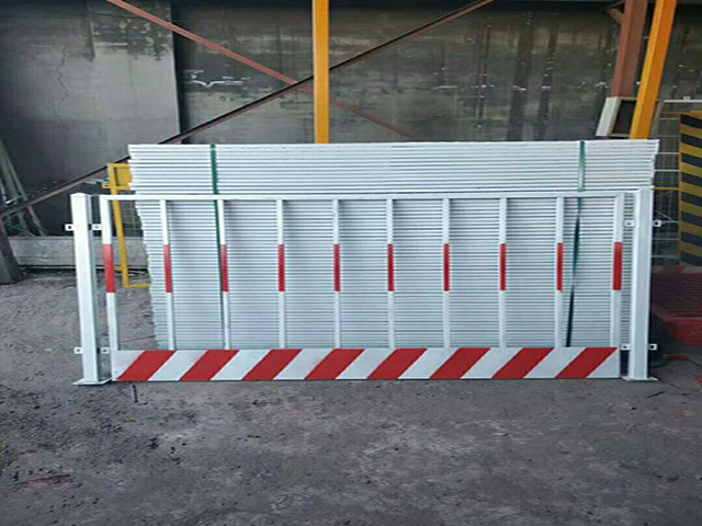 高速公路移動(dòng)護欄價(jià)格