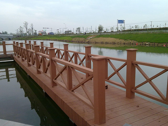 池塘鐵藝和不銹鋼護欄價(jià)格