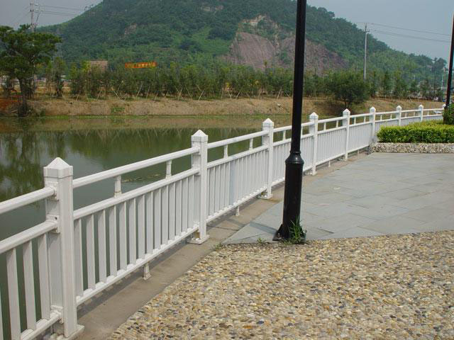 萍鄉河堤池塘仿樹(shù)皮護欄價(jià)格