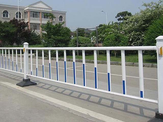 呂梁高速公路波形護欄生產(chǎn)廠(chǎng)家