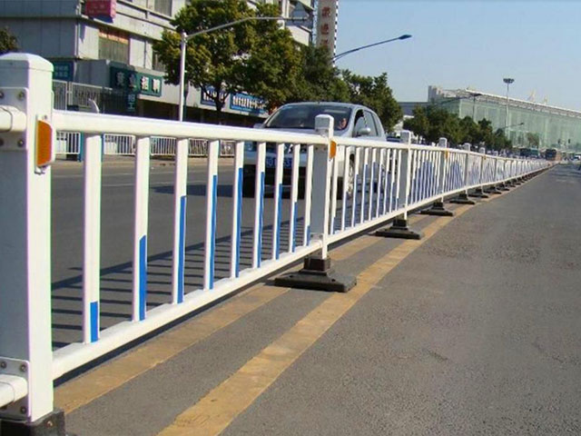 高速護欄廠(chǎng)家直銷(xiāo)湖南