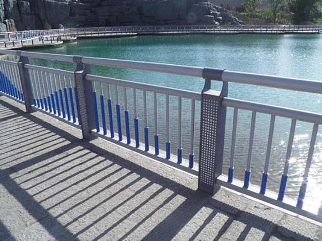 青海河道護欄加工定做