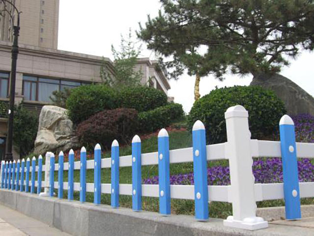 花園圍墻鐵質(zhì)護欄