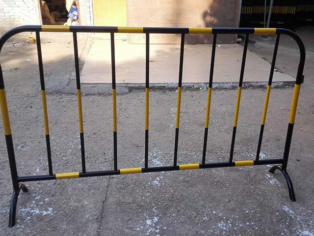 臨時(shí)交通護欄