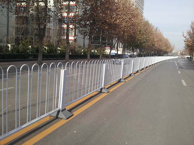 山西高速護欄按裝