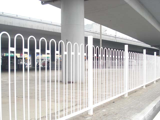 高速公路三波護欄多高