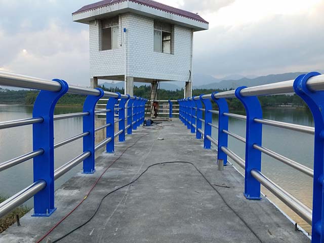 福建熱鍍鋅橋梁護欄采購