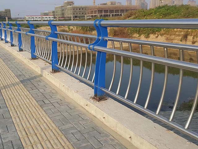 福建高速橋梁護欄直銷(xiāo)