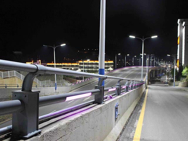 佛山市不銹鋼鋼索橋梁護欄