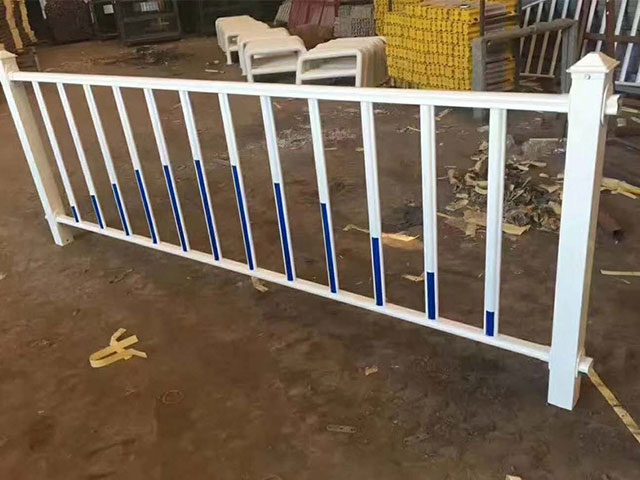 新疆交通護欄哪家好