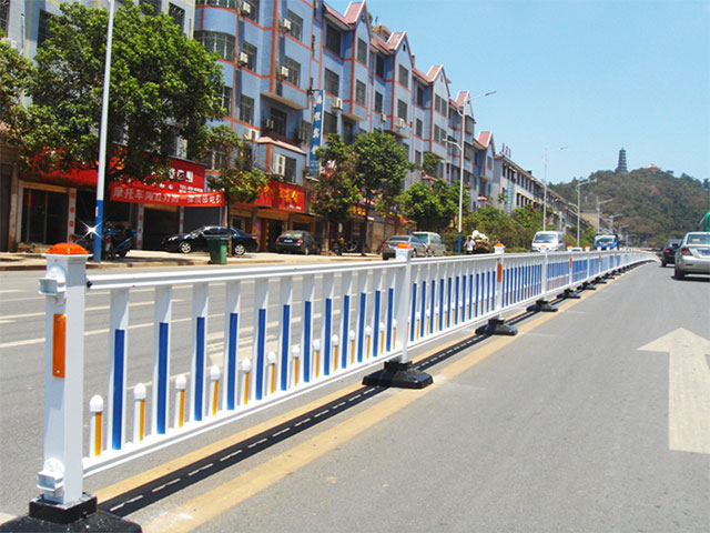 道路中央隔離護欄價(jià)格