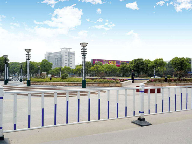 漯河市道路護欄廠(chǎng)家直銷(xiāo)