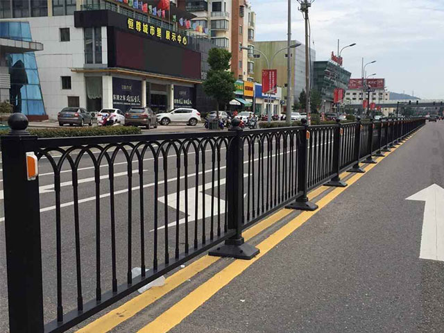 高速公路隔離護欄