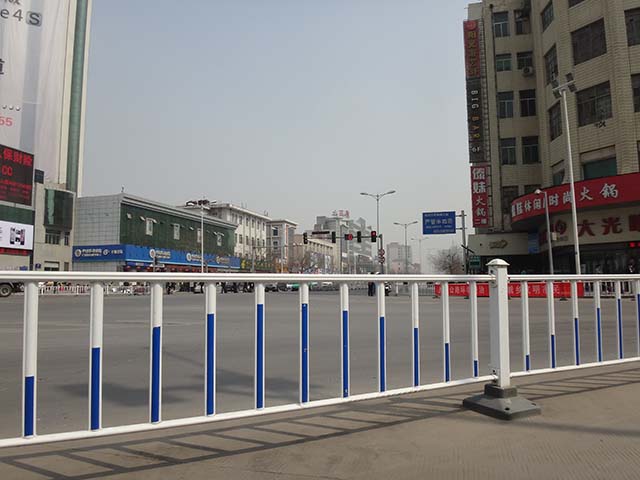 漯河市道路護欄廠(chǎng)家直銷(xiāo)