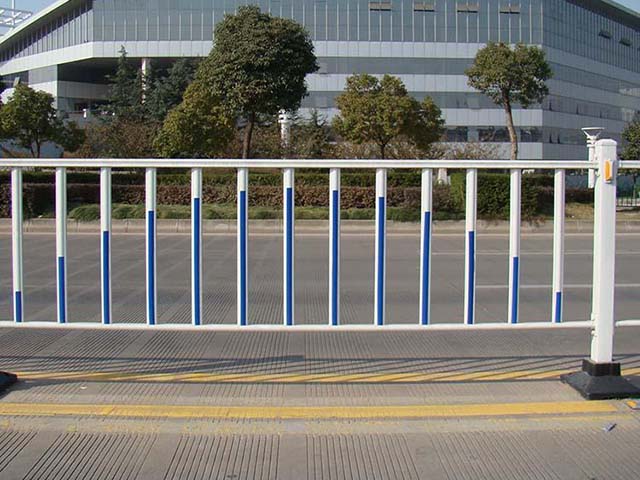 深圳市政公路隔離護欄