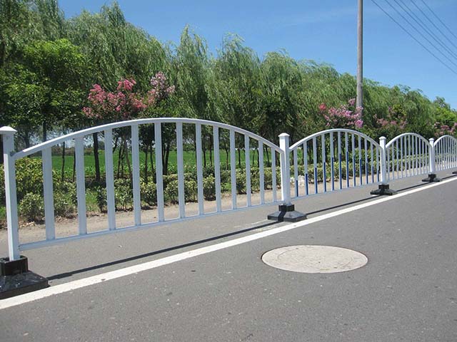 安徽市政道路隔離護欄價(jià)格多少