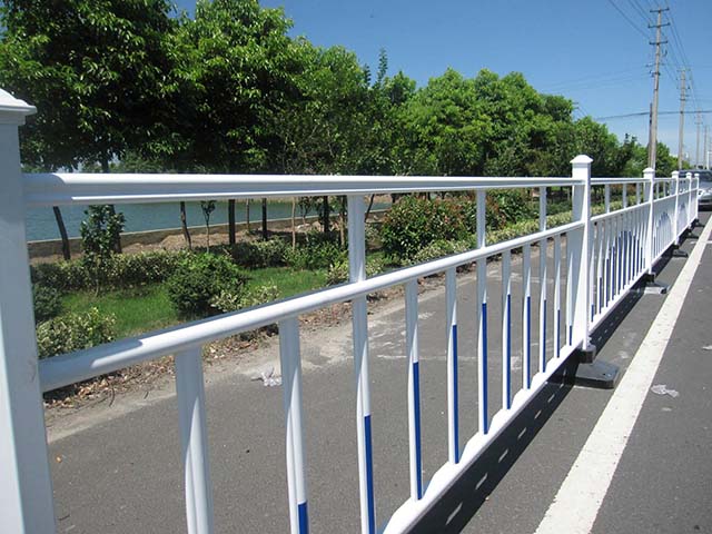 道路安全護欄安裝