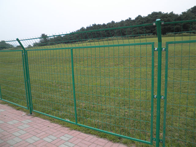 低價(jià)雙邊絲護欄