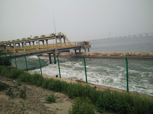 蕪湖長(cháng)江市場(chǎng)圓水庫護欄