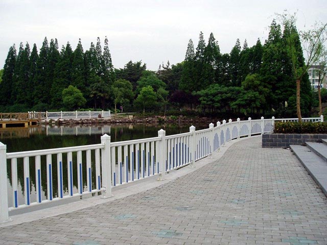 水庫沒(méi)有護欄出交通事故怎么處理