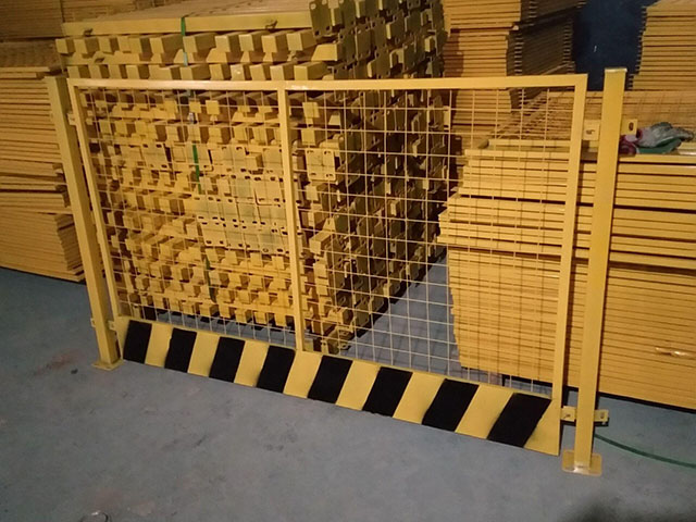 成都塔吊護欄安裝