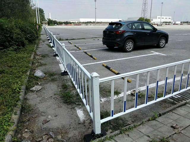 車(chē)位上增加護欄