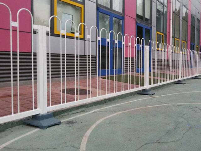 車(chē)位上增加護欄
