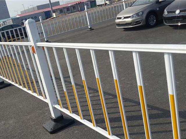 車(chē)位上增加護欄