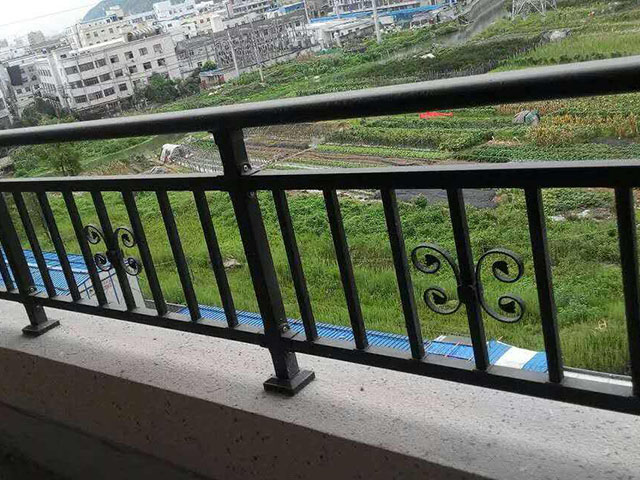 南陽(yáng)鋁藝陽(yáng)臺護欄制造商