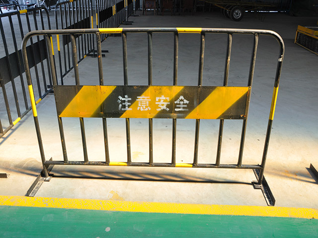 足球場(chǎng)地移動(dòng)護欄